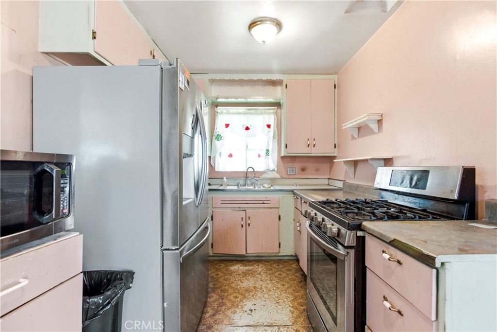 17292 Owen Street, Fontana