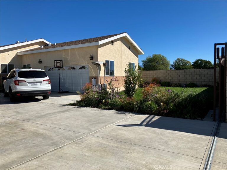 17548 Court Street, Fontana