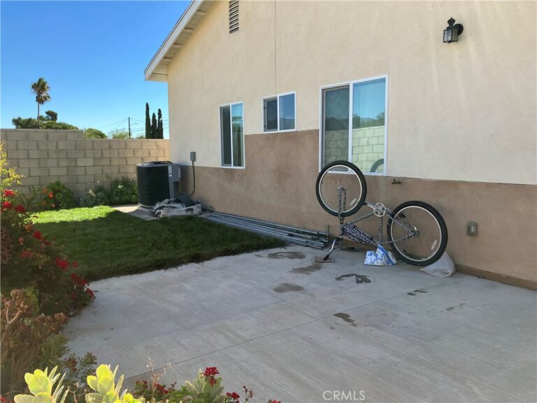 17548 Court Street, Fontana