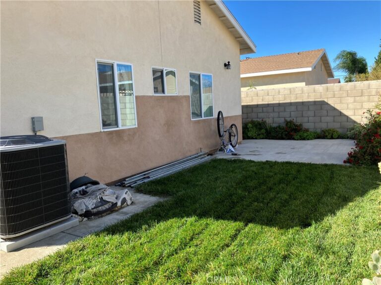 17548 Court Street, Fontana