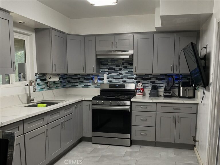17669 Pinedale, Fontana