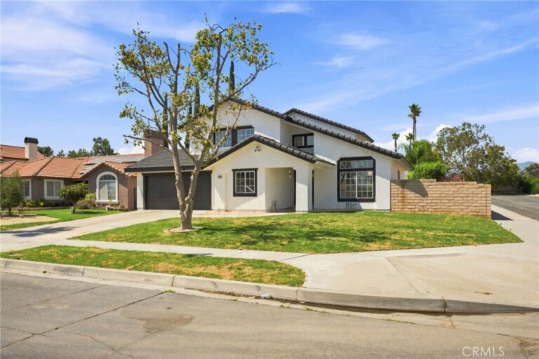 17794 Sandhurst, Fontana