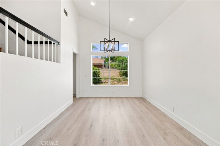 17794 Sandhurst, Fontana