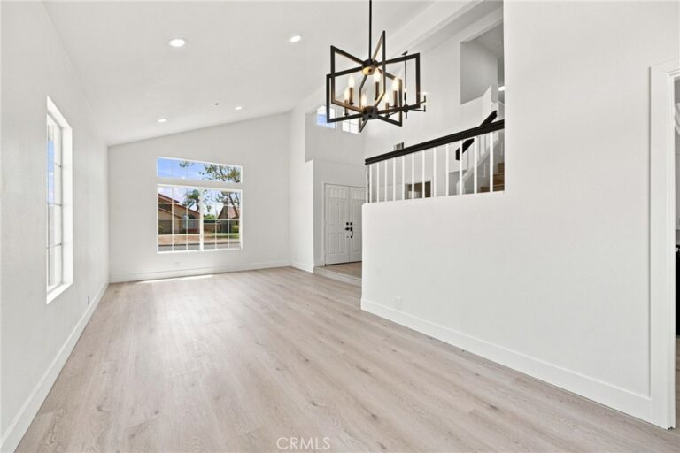 17794 Sandhurst, Fontana
