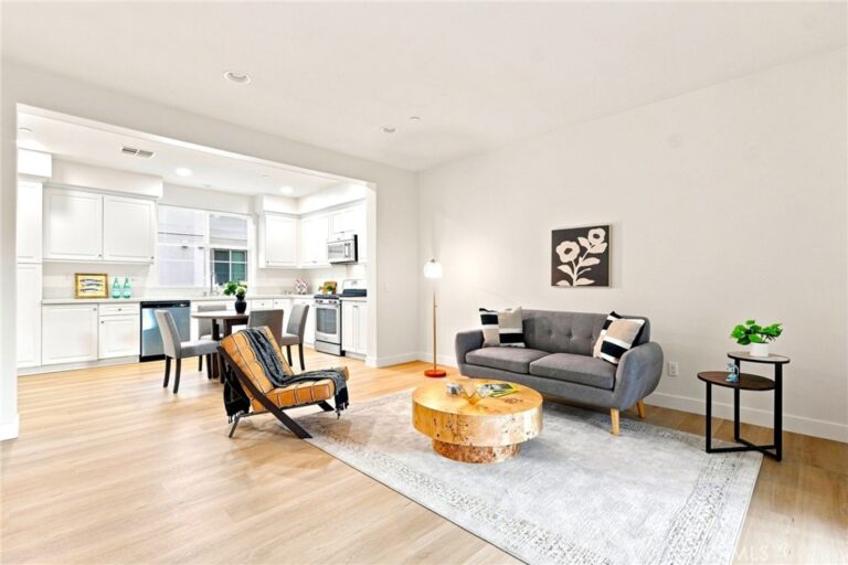 184 Royal, Upland