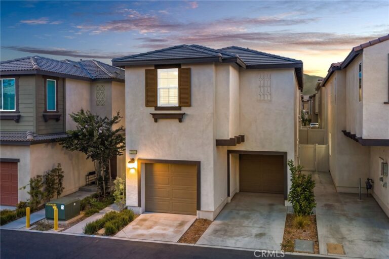 2001 Dewdrop, Upland