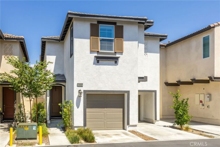 2001 Dewdrop, Upland