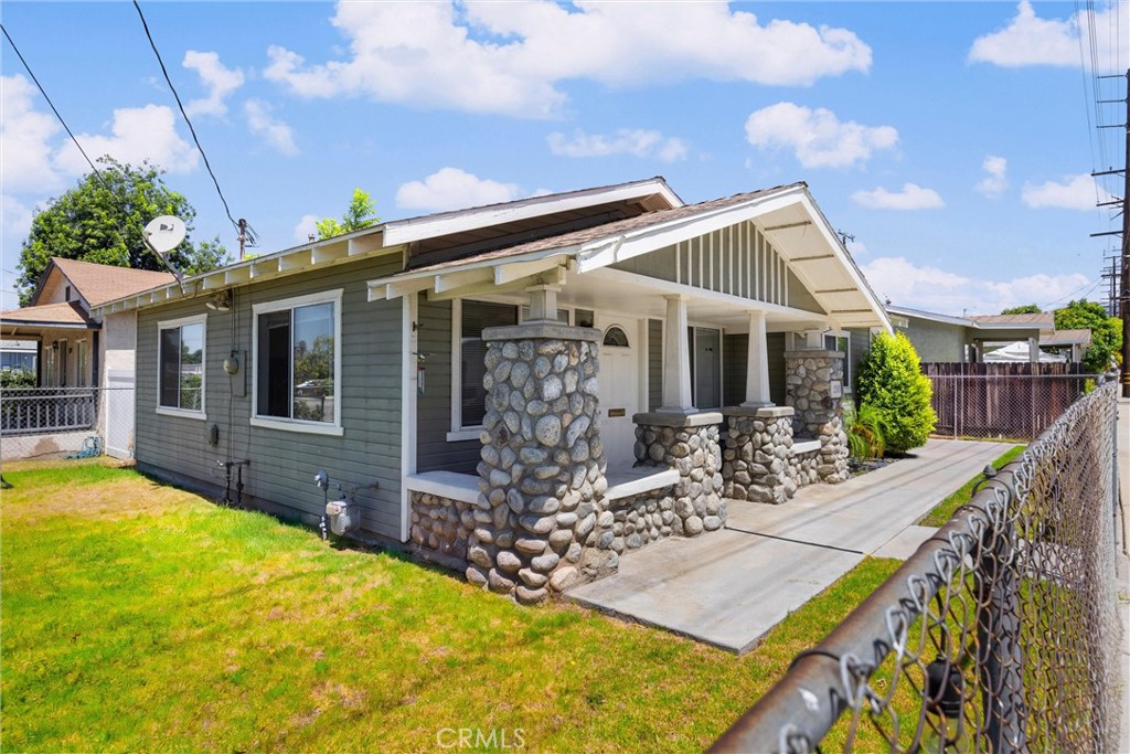 2103 2115 B Street, La Verne
