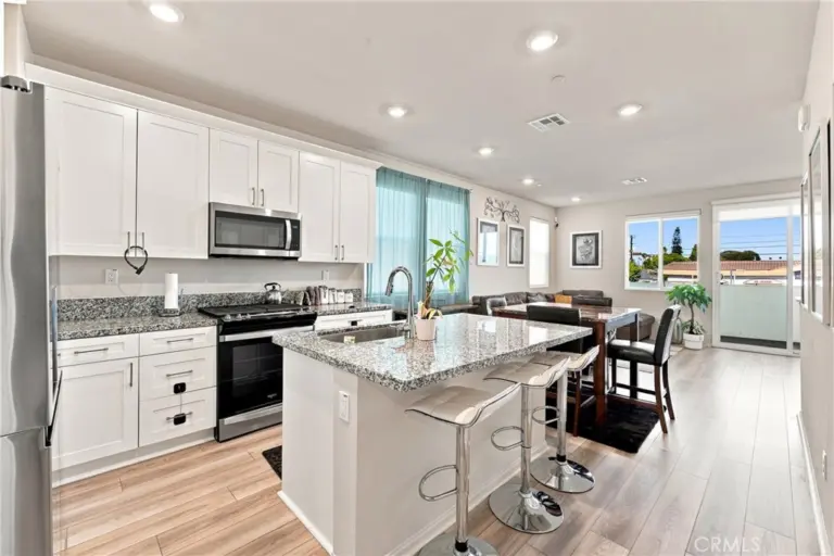 211 N Vincent Avenue, West Covina