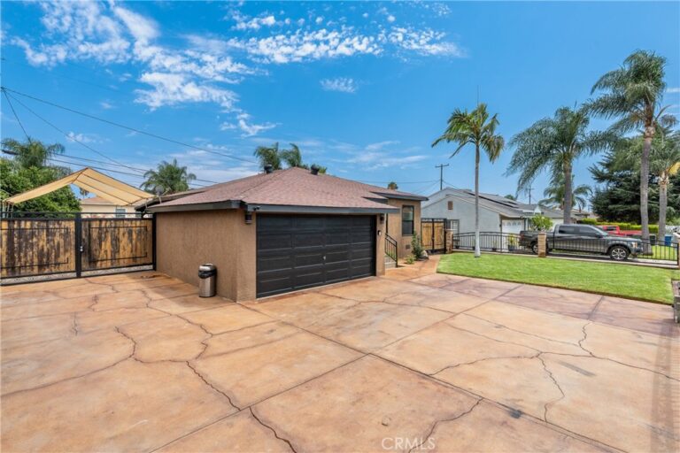 2136 Stanford, Pomona