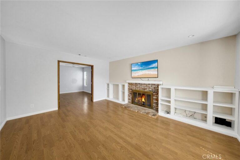 2158 HOLLY AVE, Ontario