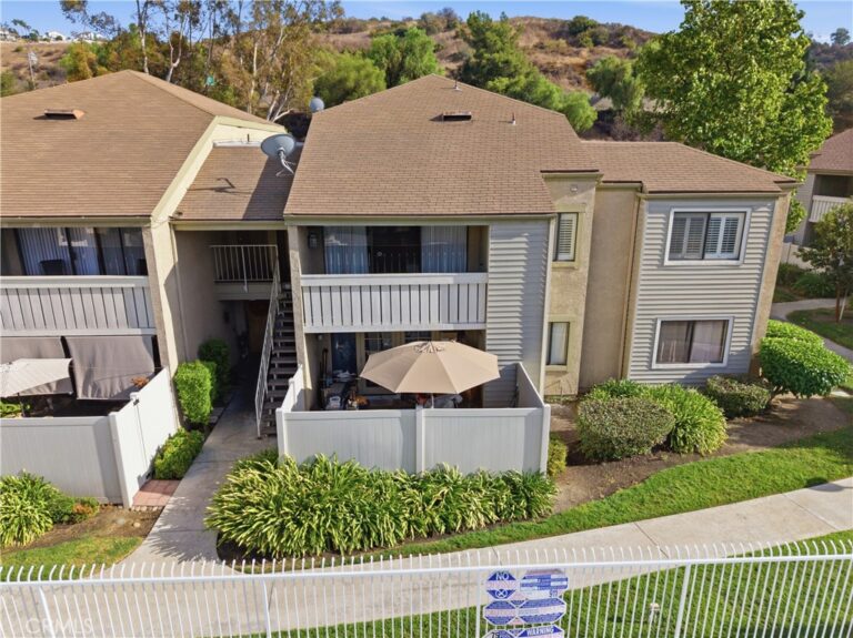 22 Country Mile, Pomona