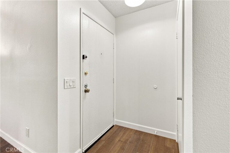 22 Country Mile, Pomona