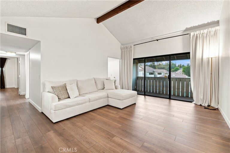 22 Country Mile, Pomona