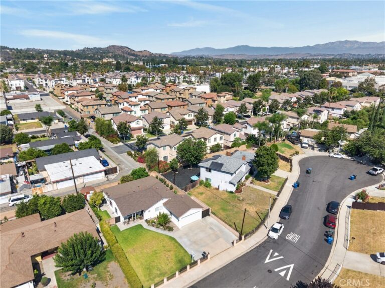 2211 Angela, Pomona