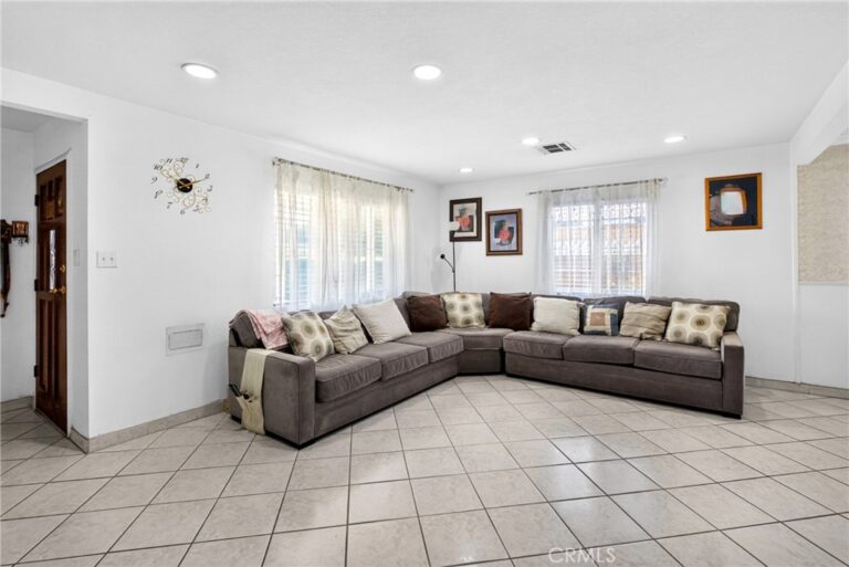 2211 Angela, Pomona