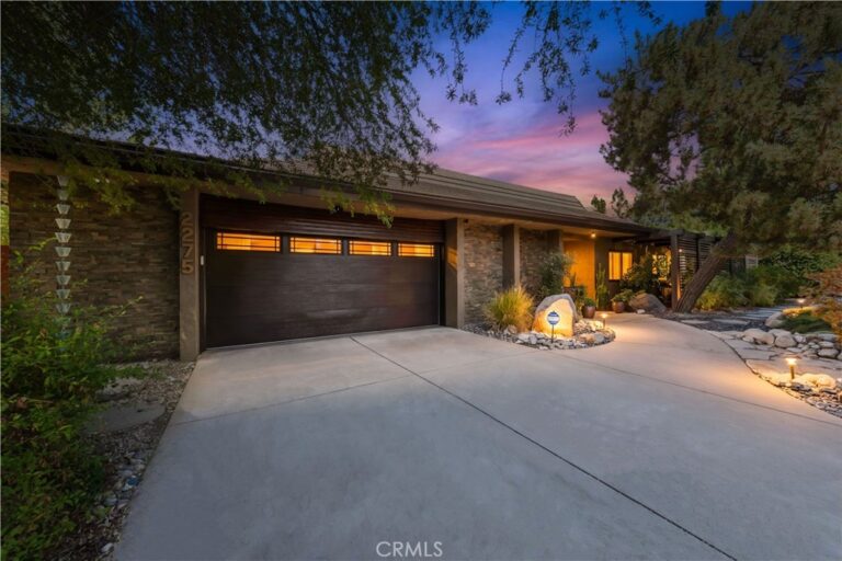 2275 N La Paz, Claremont