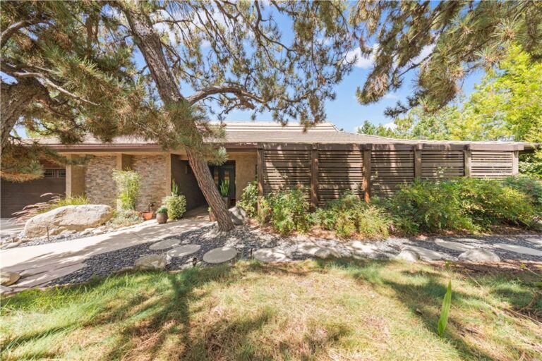 2275 N La Paz, Claremont