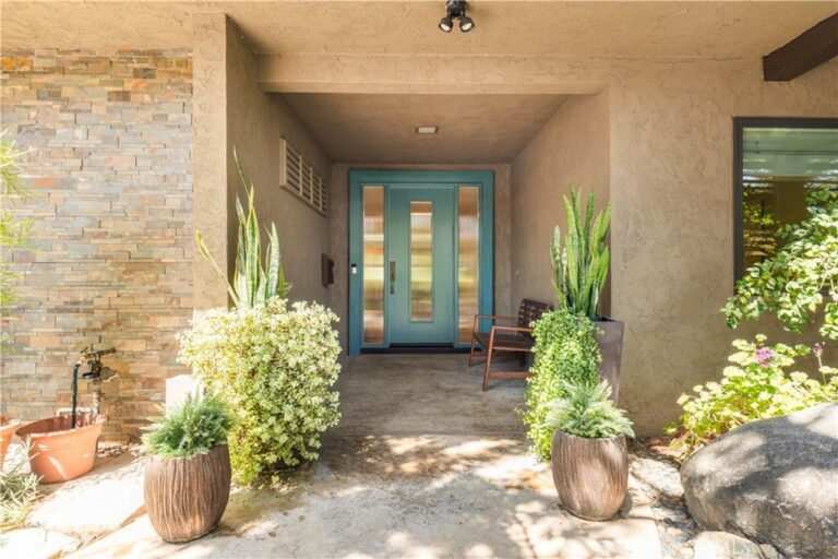 2275 N La Paz, Claremont