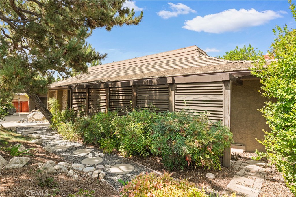 2275 N La Paz, Claremont