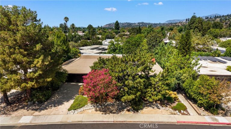 2275 N La Paz, Claremont
