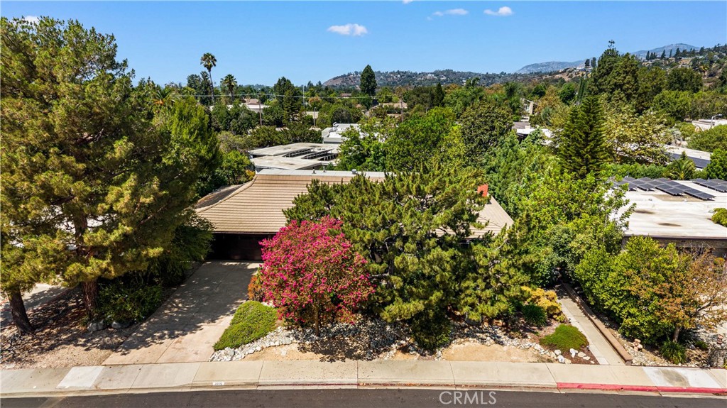 2275 N La Paz, Claremont