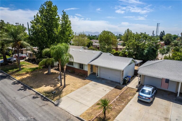 237 W Van Koevering Street, Rialto