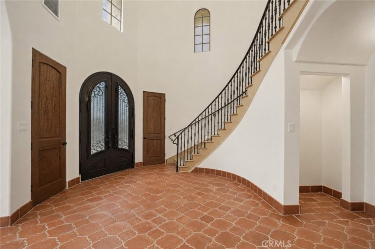 2426 Sierra, Upland