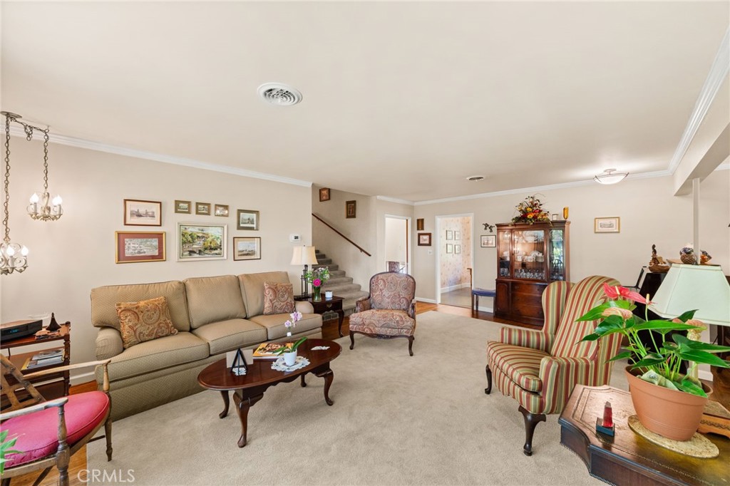 2449 Euclid Cres, Upland