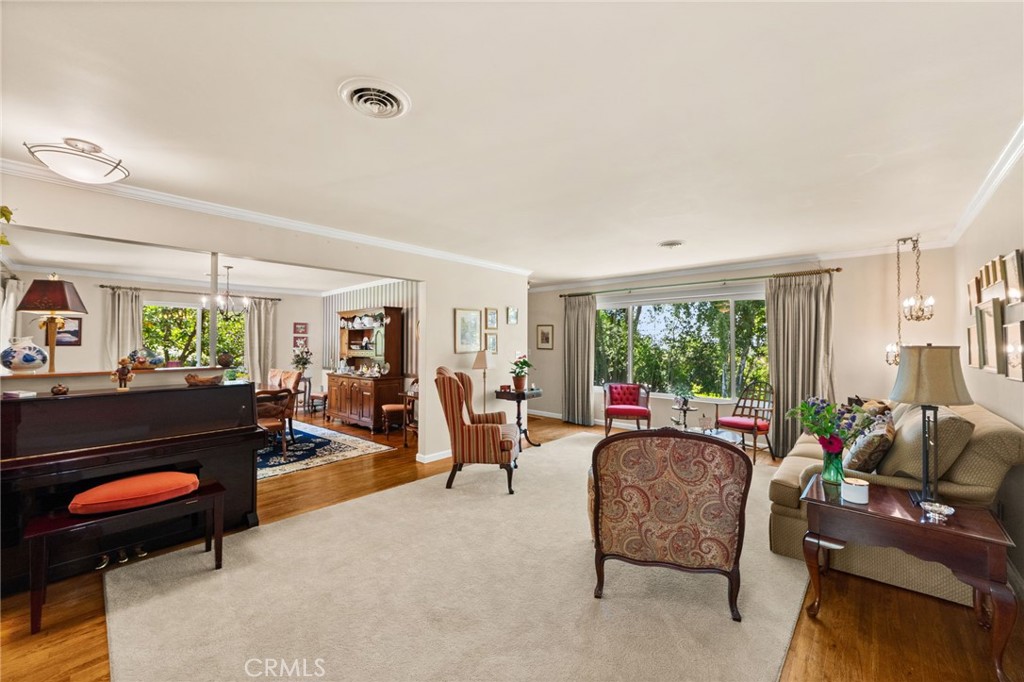2449 Euclid Cres, Upland