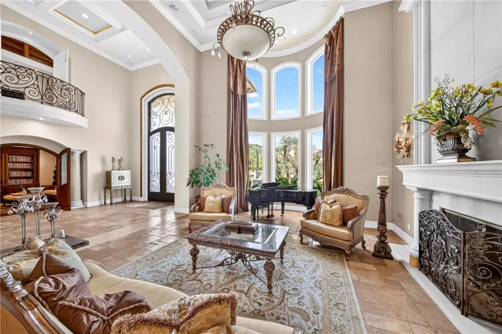 2465 Collinas, Chino Hills