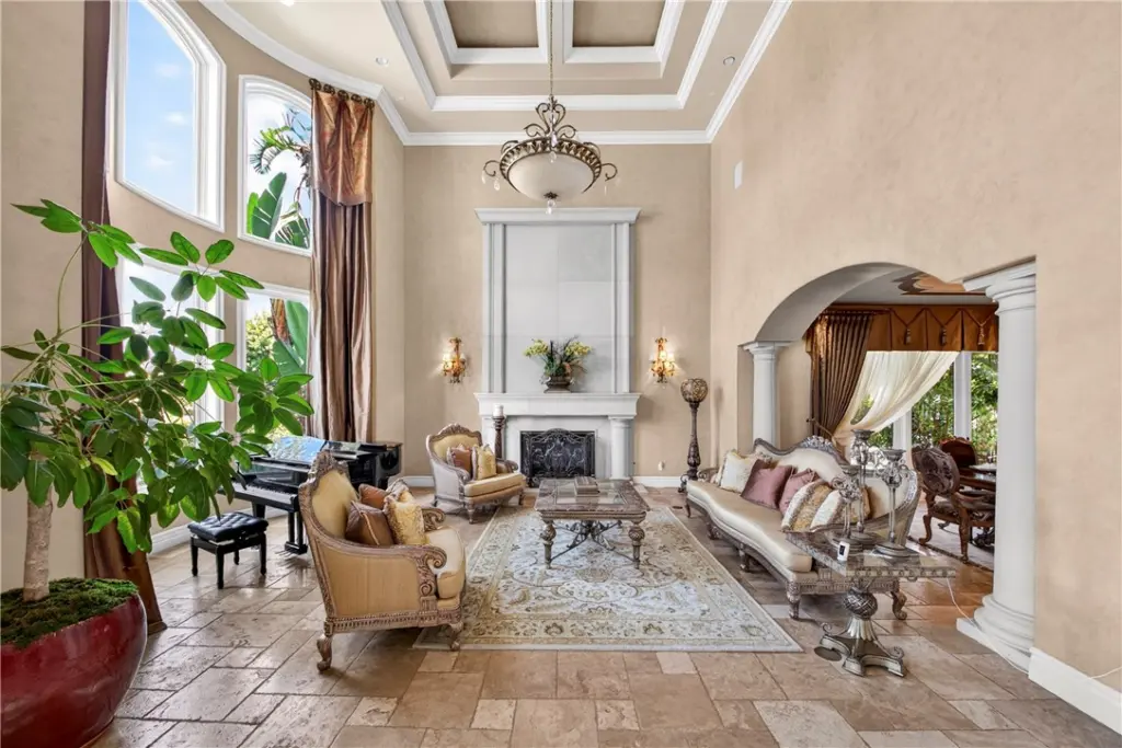 2465 Collinas, Chino Hills