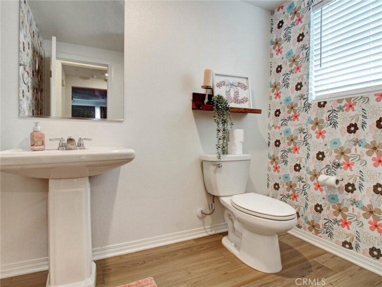 2497 Gunner Ridge, Rialto