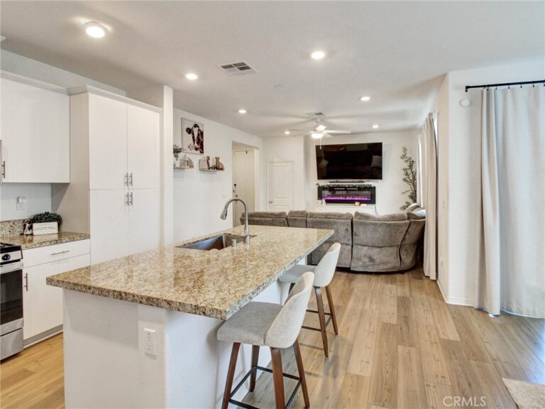 2497 Gunner Ridge, Rialto