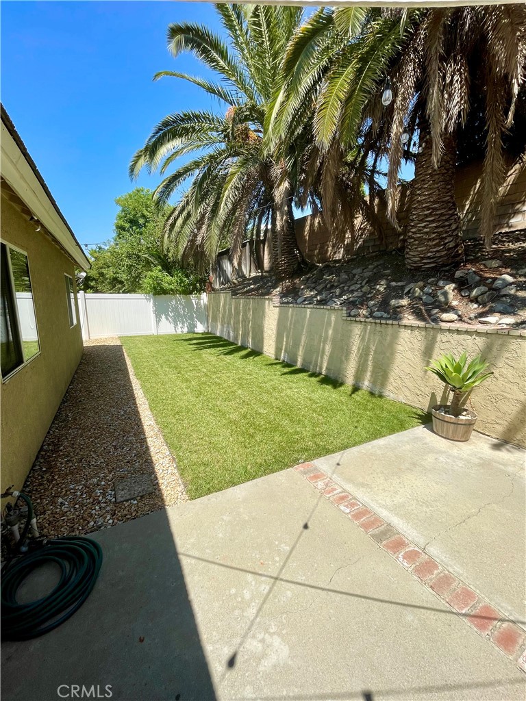 2522 W Calle Vista Drive, Rialto