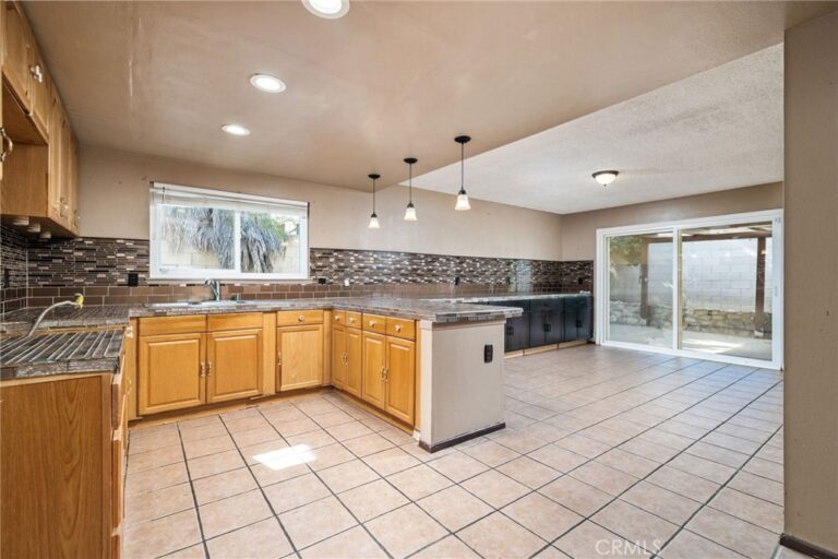 254 E Cerritos, Rialto