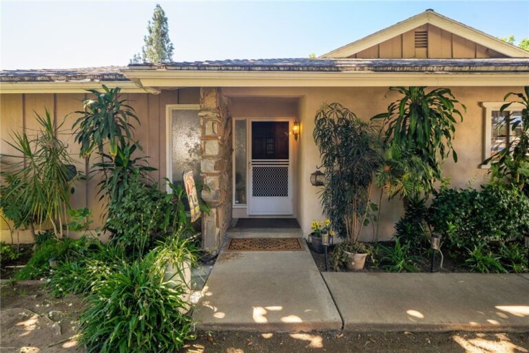 2549 College Lane, La Verne