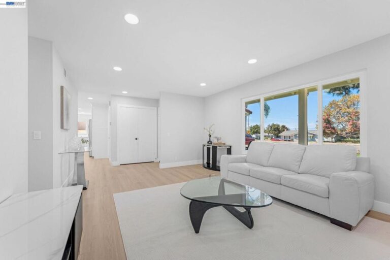 2624 Damien Ave, La Verne