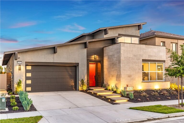 2634 E Scarlett Lane, Ontario