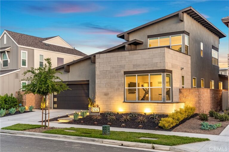 2634 E Scarlett Lane, Ontario
