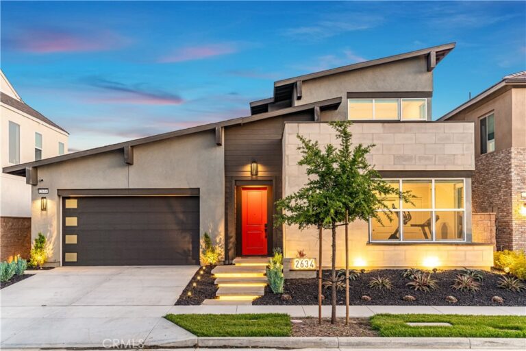 2634 E Scarlett Lane, Ontario