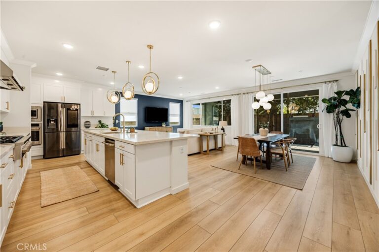 2634 E Scarlett Lane, Ontario