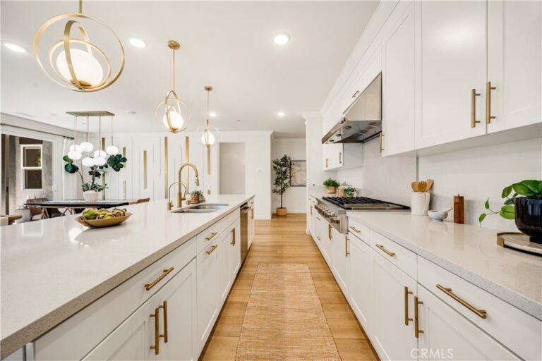 2634 E Scarlett Lane, Ontario