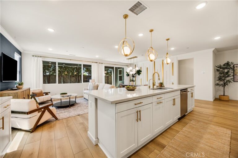 2634 E Scarlett Lane, Ontario