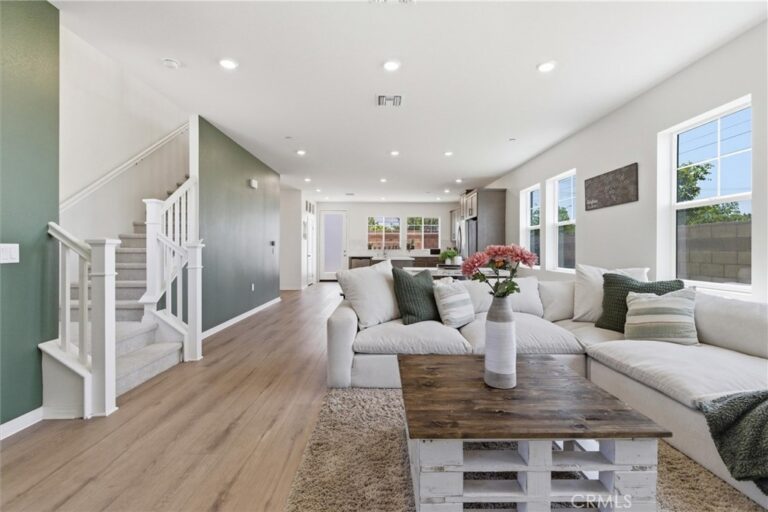 2684 E Towhee, Ontario