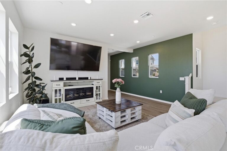 2684 E Towhee, Ontario