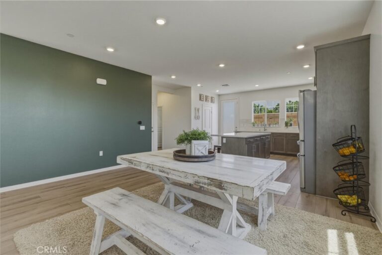 2684 E Towhee, Ontario