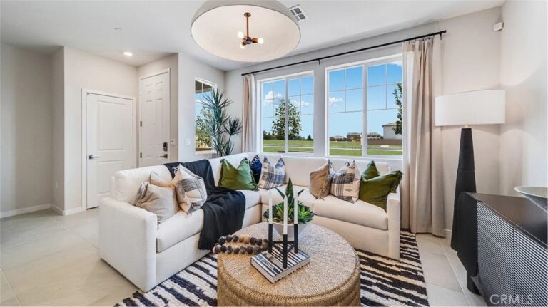 2715 Cloudview Privado, Ontario