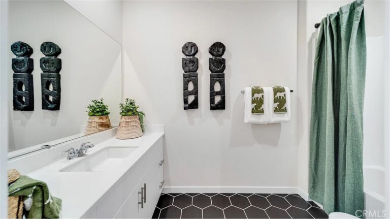 2715 Cloudview Privado, Ontario