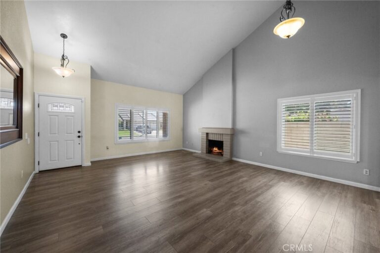 2742 S Desert Forest, Ontario